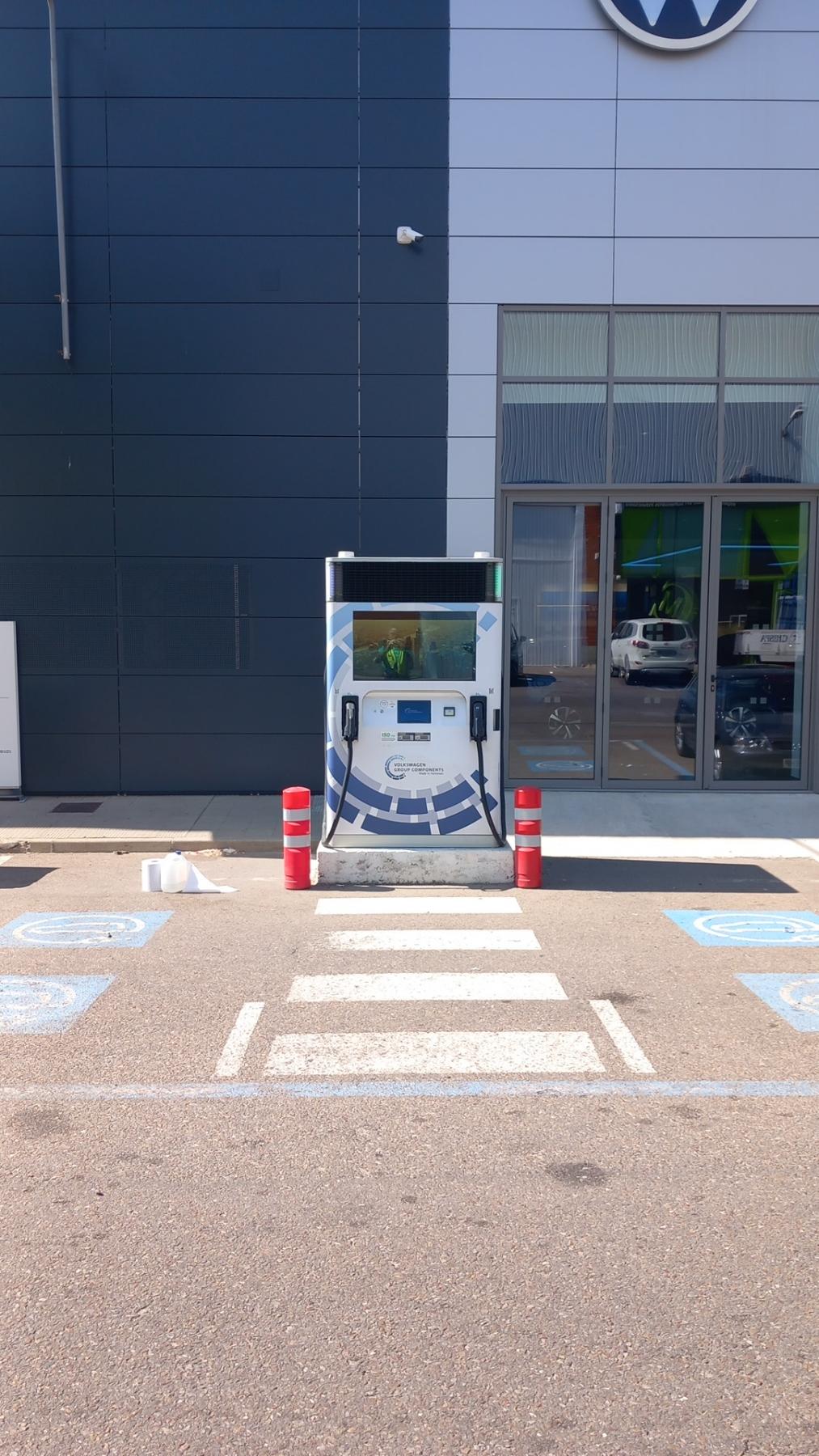 Electricista 24h en Villares de la Reina, Castilla y León | Punto de carga Iberdrola | bp pulse