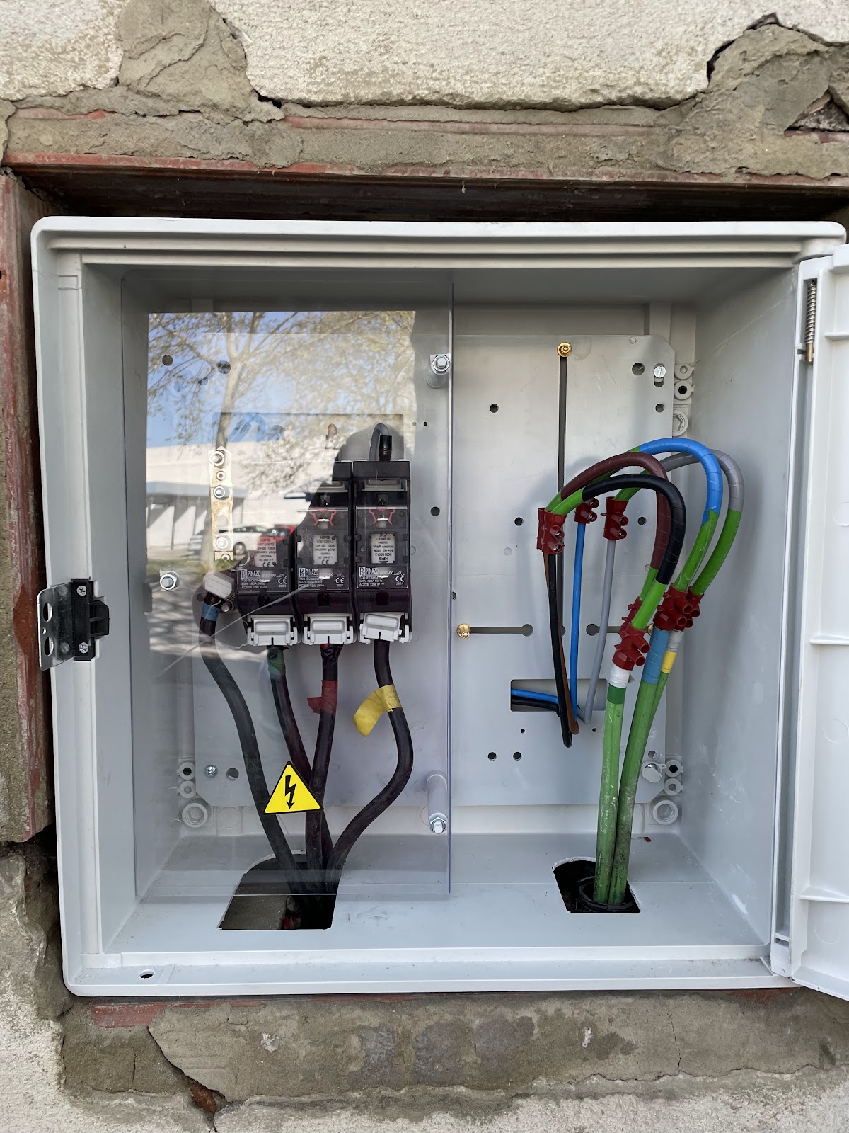 Electri.Clima-Mondaza, S.L en Sevilla, Andalucía - Electricista 24h